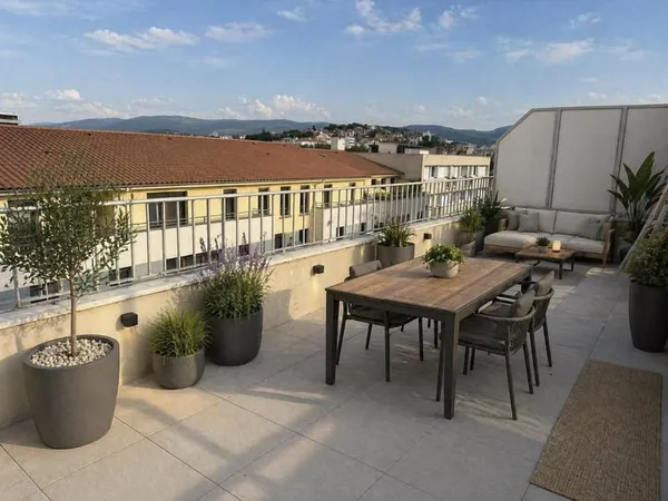 Cité du Design, T2 dernier étage avec terrasse