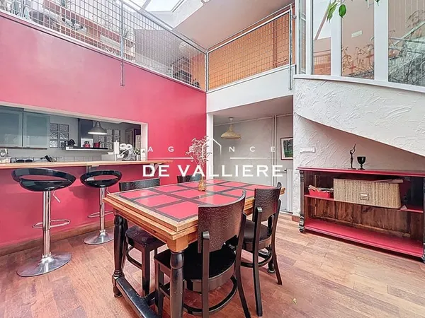 Exceptionnel appartement triplex de 145 m² avec patio vitré, jardin et parking, à 3 min du RER A