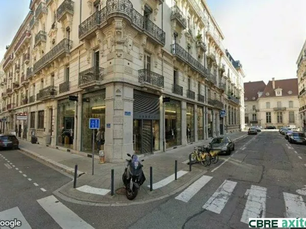 Local commercial 190 m²