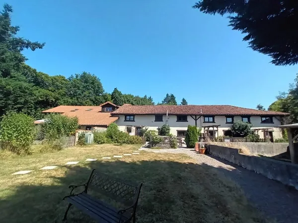 Complexe de gîtes idylliques avec piscine en Charente - Un joyau caché !
