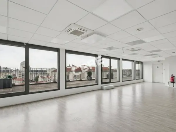 Bureaux 586 m²