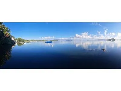PIED DANS L EAU/ EXCEPTIONNELLE VILLA AVEC PONTON PRIVE