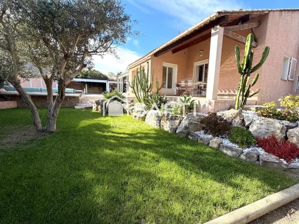 MAISON TRADITIONNELLE 138M2 - 4 CHAMBRES - TERRAIN 1000M2 - PISCINE EN DUR