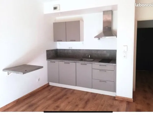 Studio rénové & équipé TROYES Immeuble récent sécurisé