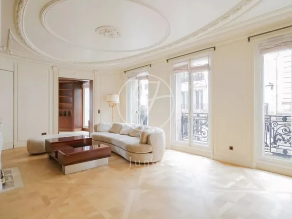 Paris 6e - CARREFOUR DE LA CROIX-ROUGE - Appartement à vendre -