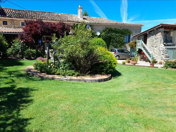 Maison en pierre de 7 pièces principales