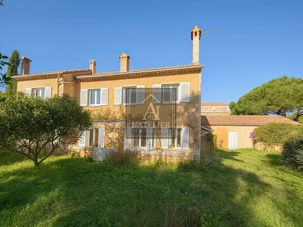 Grande propriété des années 30 240 m2 habitables Jardin