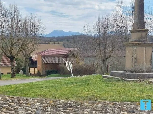 Maison de village lumineuse face au Cagire  À rénover entièrement