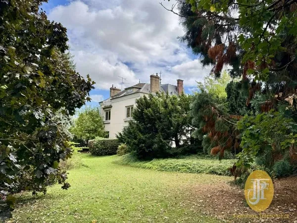 Villa 9 pièces 280 m²