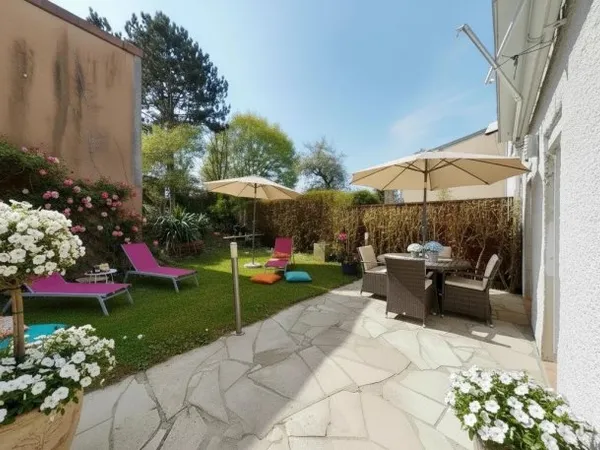 APPARTEMENT ATYPIQUE AVEC JARDIN PRIVATIF ET BOX
