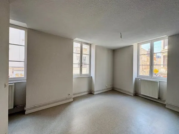 APPARTEMENT T2 A LOUER A ROANNE - CENTRE VILLE