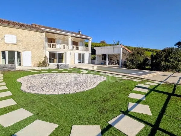Dpt Charente (16), à vendre LIGNIERES SONNEVILLE maison avec magnifique vue sur la campagne