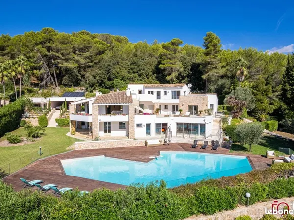 Villa 10 pièces 550 m²