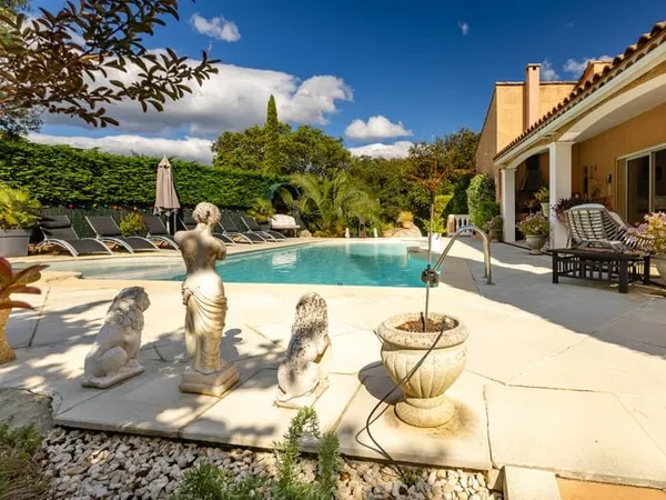 Villa 225 m2 4 Chambres Terrain 1000m2 Piscine