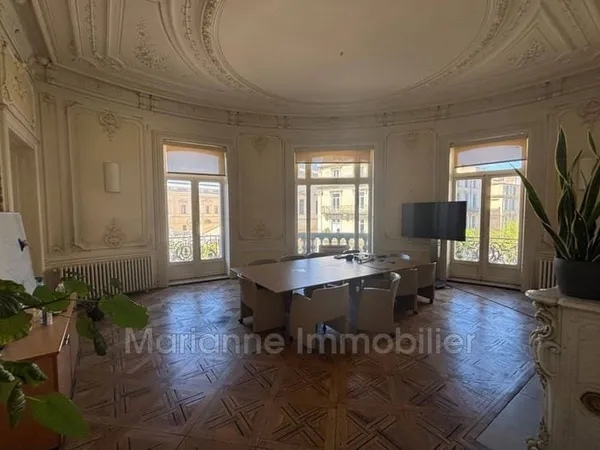 Local commercial 300 m²