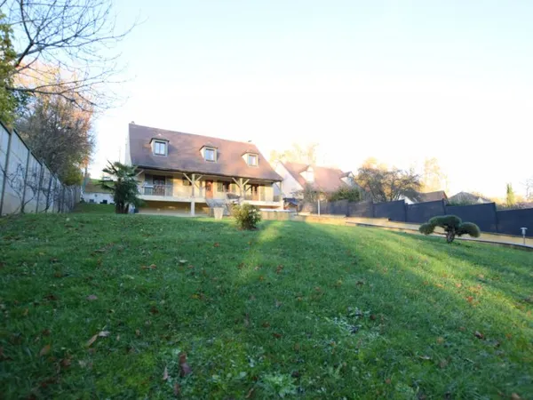 Maison de 5 pièces sur sous-sol total