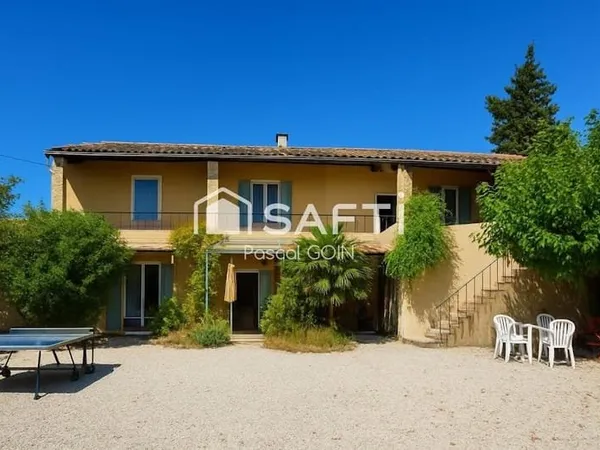 Maison 9 pièces 221 m²