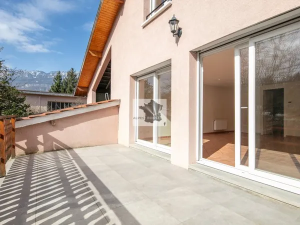 MAISON TYPE T4 AVEC PORCHE, GARAGE, JARDIN ET TERRASSES - PO