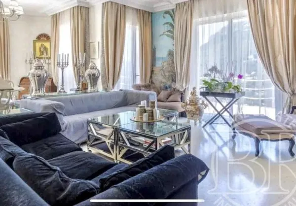 Villa 7 pièces 255 m²