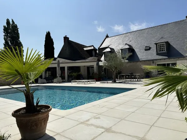 PROPRIETE NORD de TOURS PARC sur 2 Hectares PISCINE GARAGE