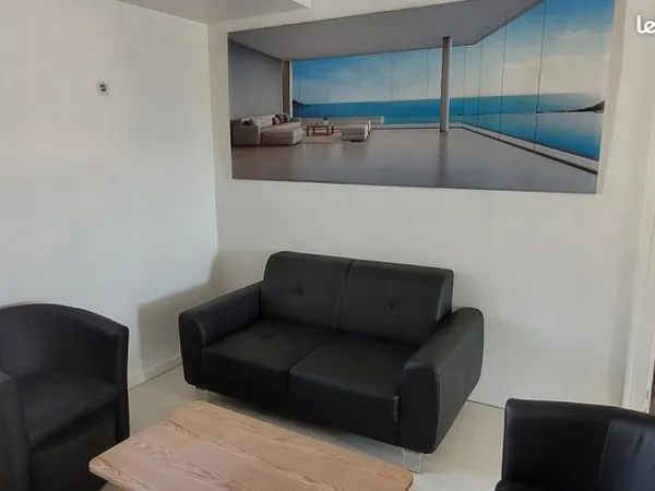 VRAIMENT TOUT COMPRIS, CHAMBRE DANS APPARTEMENT 112 m2, PROCHE GARE. CHAUFFAGE CENTRAL. TOUT EST INC