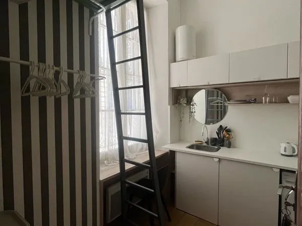 Bureau et espace de travail Location Bordeaux 1p 7m² 380€