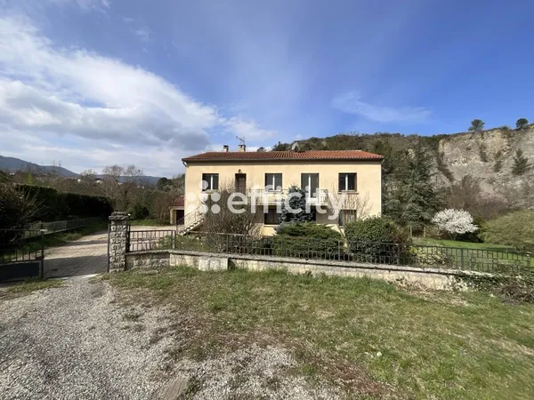 Maison 13 pièces 249 m²