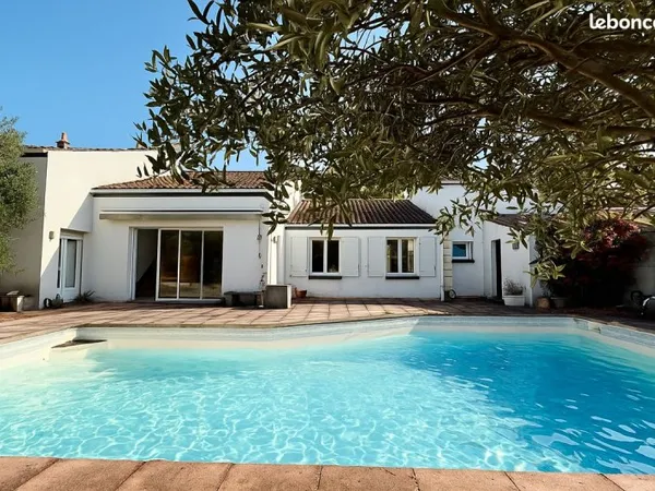 Maison 9 pièces 236 m²