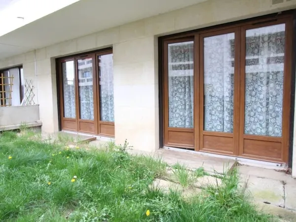 Centre-ville proche commerces et gare, appartement F3 et par