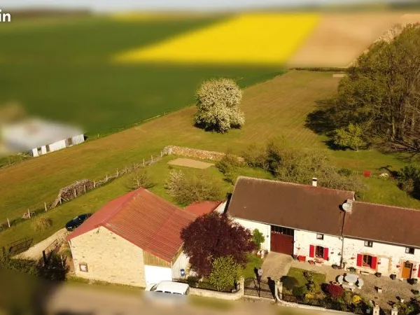 Magnifique propriété avec maison en pierre rénovée, grange, terrain 1,7 hectare et étang