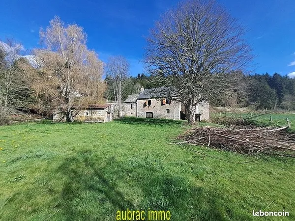 Ancien moulin sur 4800 m² de terrain