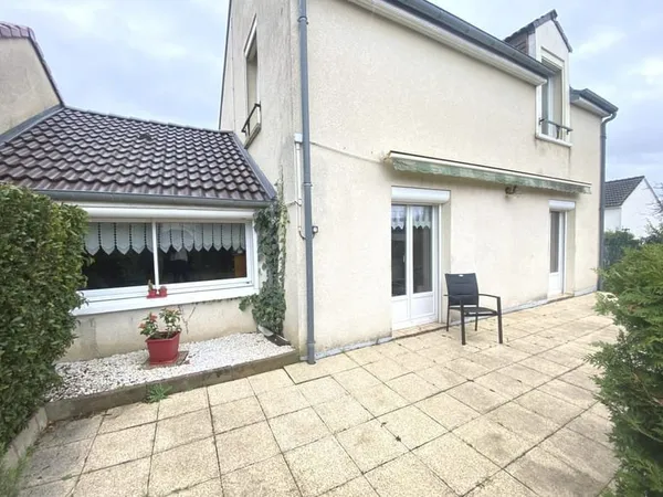 MAISON AVEC JARDIN ET GARAGE