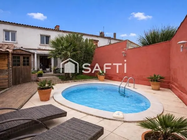 15 mins à pied de la cité Médiévale,maison rénovée.