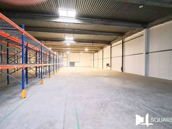 Entrepôt 1000 m²