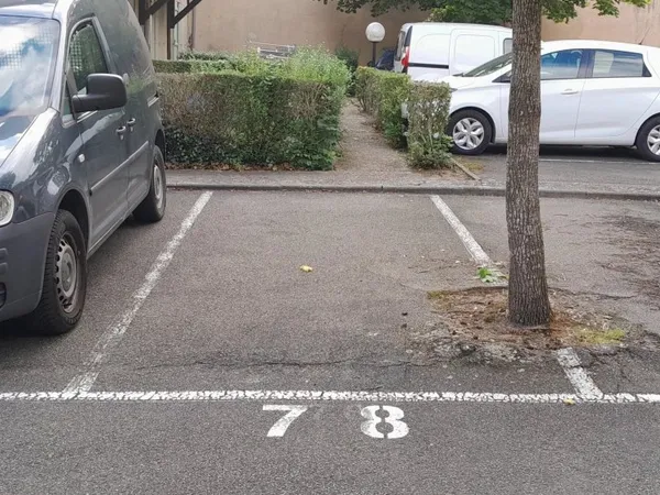 A LOUER - Place de Parking HOUDAN