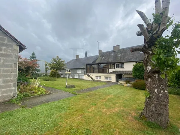 Saint Roch Sur Egrenne : ensemble 2 maisons, dépendances