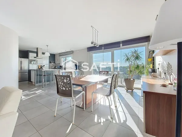 Maison individuelle 4 chambres + grand garage + jardin