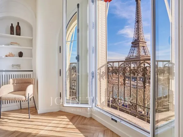 Vues panoramiques sur la Seine et la Tour Eiffel