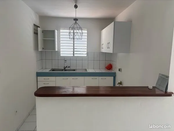 Appartement T2 bas de villa à louer