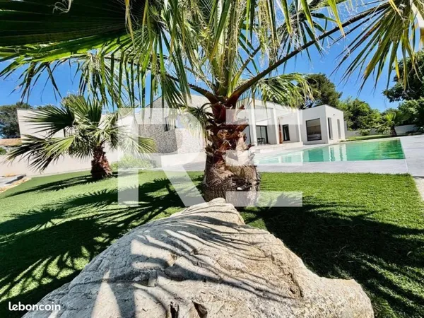 Maison 8 pièces 230 m²