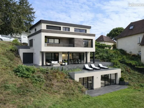 Terrain pour construction d'une maison contemporaine