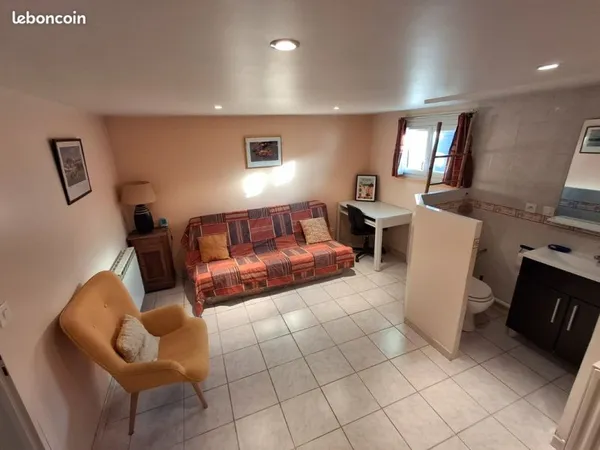 Chambre/studio indépendant en rez-de-jardin - Verson