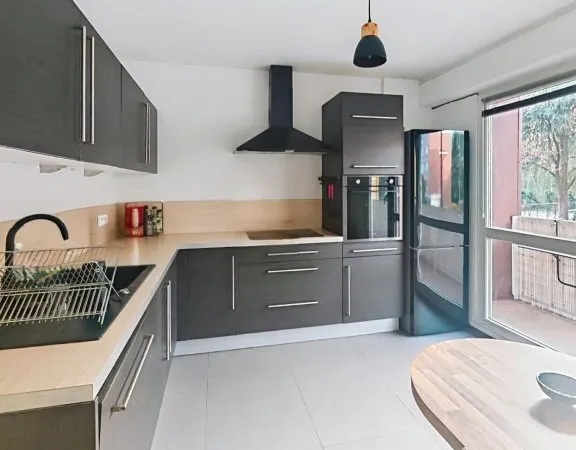 Superbe Appartement 4 pièces avec balcon, cave et stationnement