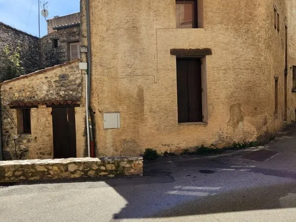 Maison de village avec jardin à rénover