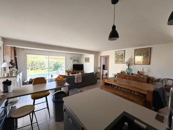 Villa 4 faces plain pied sans vis à vis
