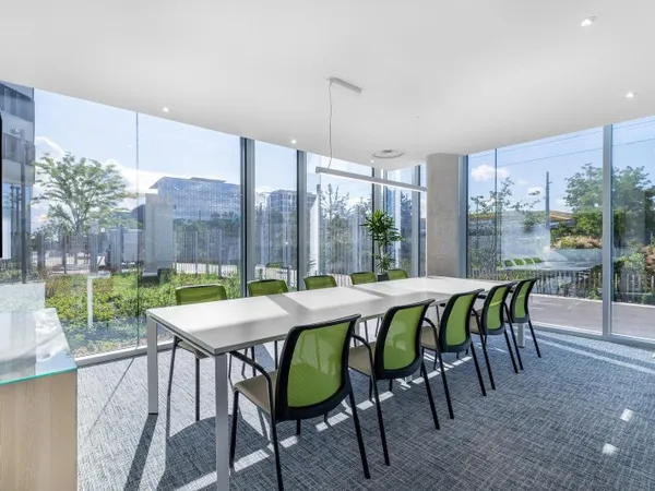 Espace de bureau privé personnalisé en fonction des besoins uniques de votre entreprise à Villeurban