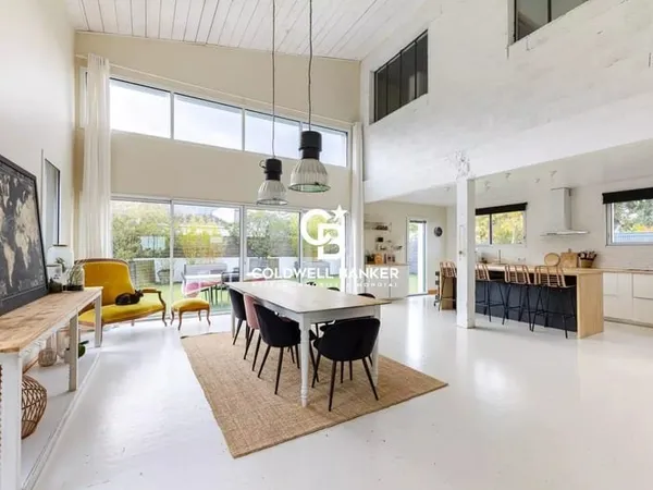 Maison 7 pièces 230 m²