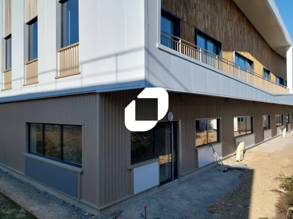 Local d'activité 2016 m²