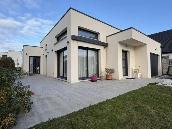 Maison moderne de plain-pied entre Caen et la mer