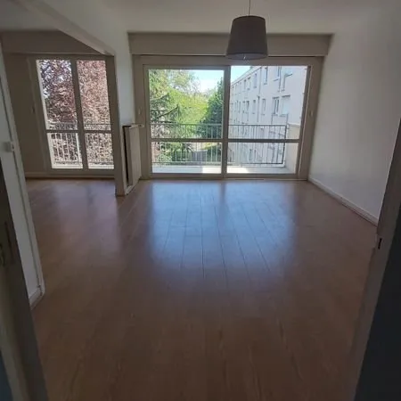 Appartement 87m² - T5, proche gares et commodités